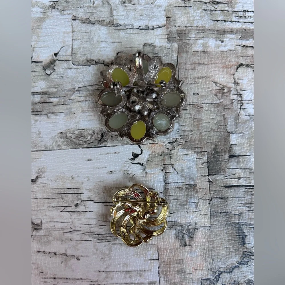 Vintage Brooch Lot of 10 – 1970s–1990s Enamel, Glass, Pearl & Marcasite Pins